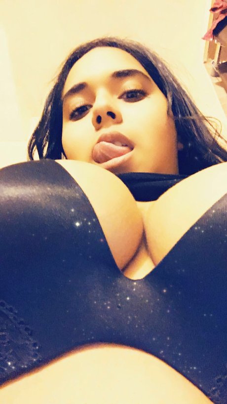 _Alessandra Camelo_ model exclusive image