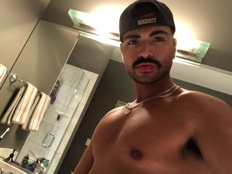 RJ Dumont pornstar free photo