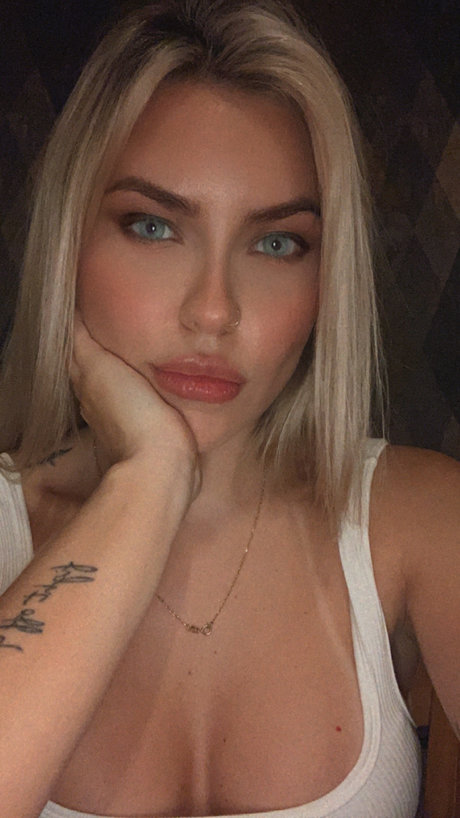 L bia Ximenes pretty pornstar gallery