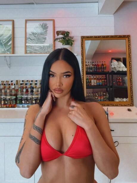 Triiniity model sexy picture