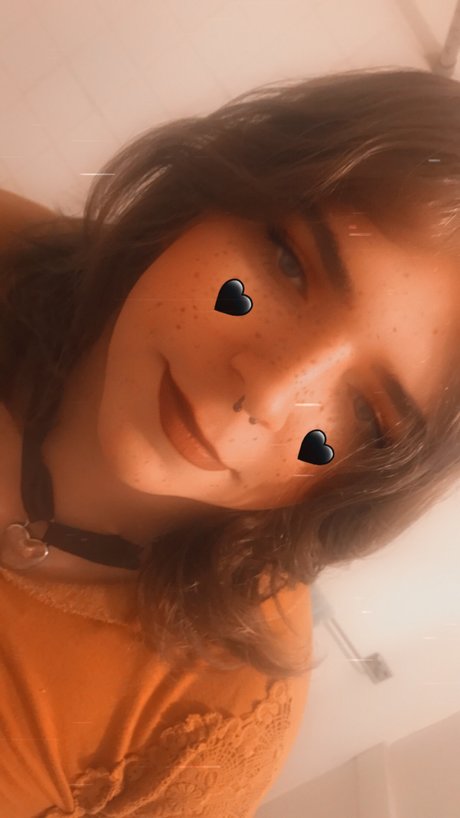 _PrincessMikaela_ pornographic model photo