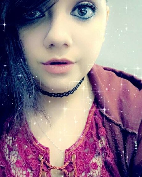 Brooklynn Painter naked model image