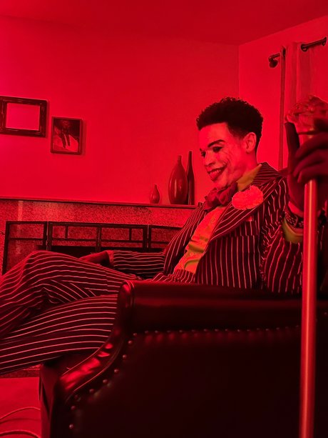 Hahahowse model nudes image