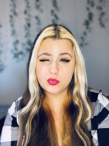 Luna 3 0 model nudes photos