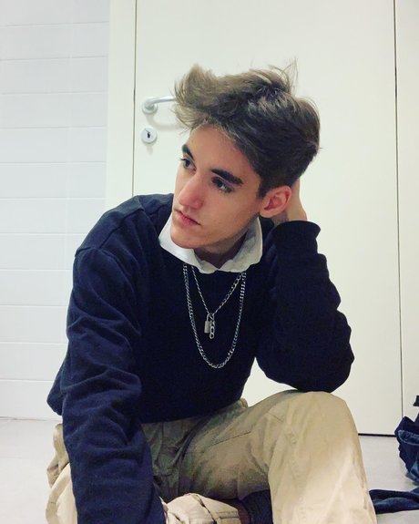 theundeaddom pretty actress gallery