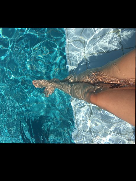 LonglegsVik model nude archive