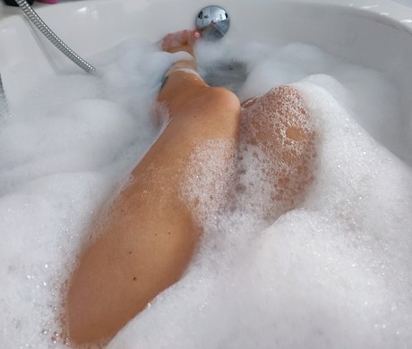 Kyra Banks pretty star images