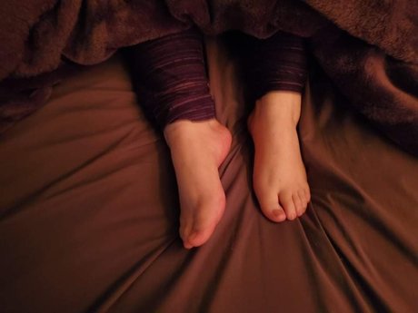 Tiny Toes star erotic photos