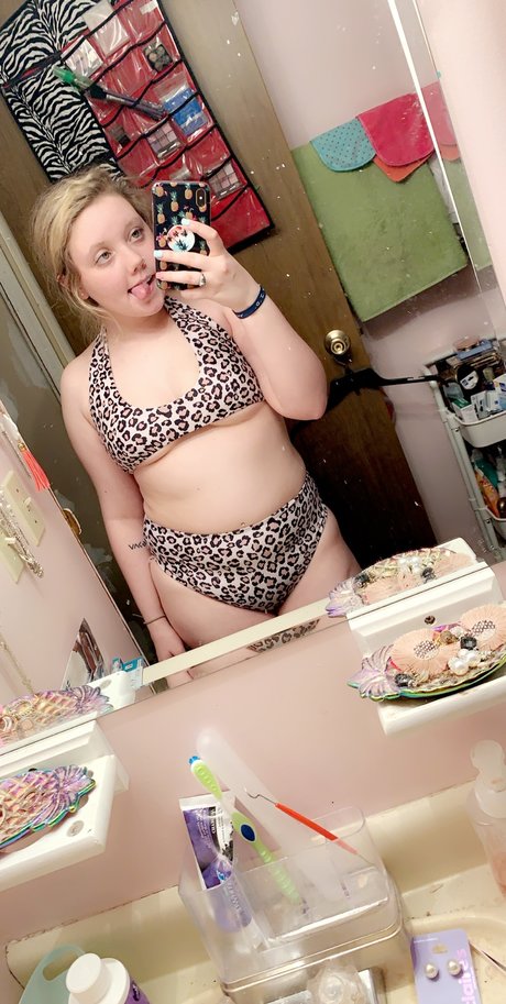 Madyson Lowe pretty model picture