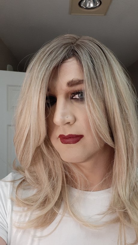 Ash CD nudes actress photo