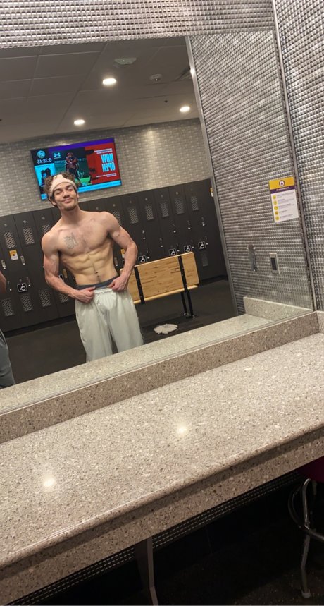 Brayden Puckett sexy star img