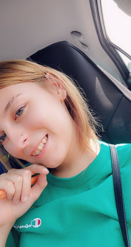 Nicole Rain model hd images