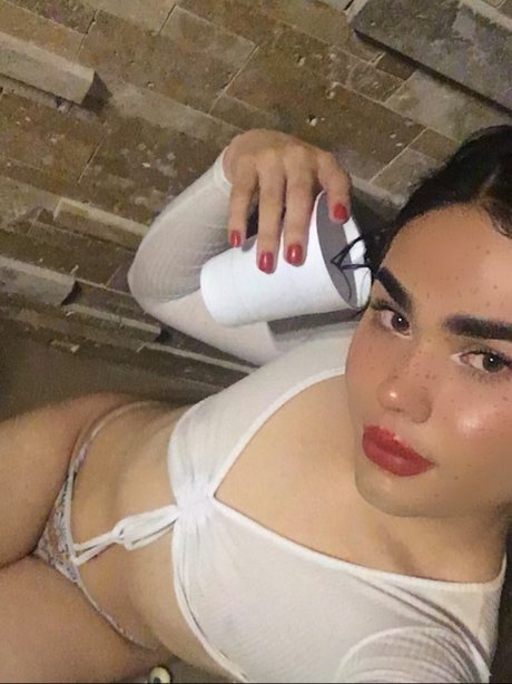 Regina Mondrag model art pic