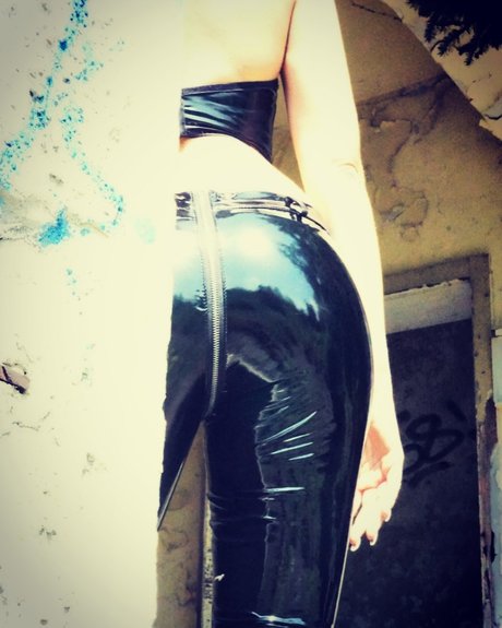 MissLackLederLiebe sexy pornstar images