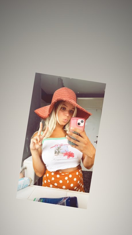 tilly1999 pornstar nude img