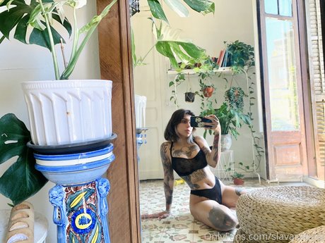 Slava Satana naked model img