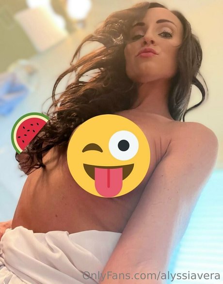alyssia vera model nude photo
