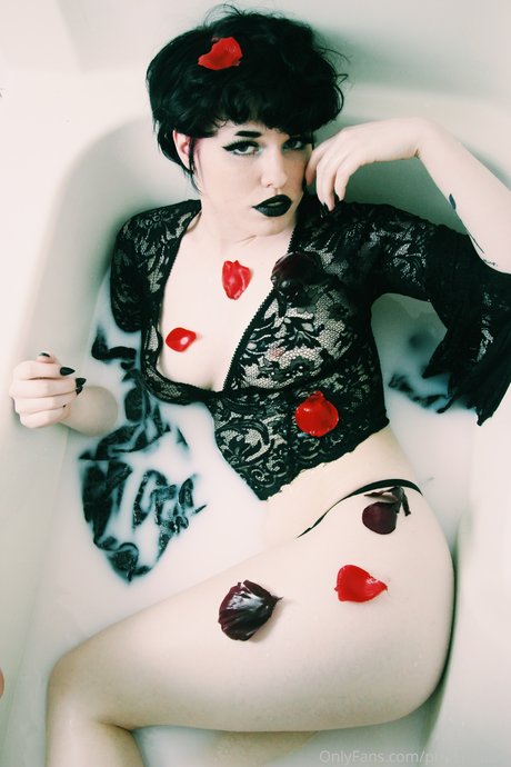 Phoenfatale adult actress pics