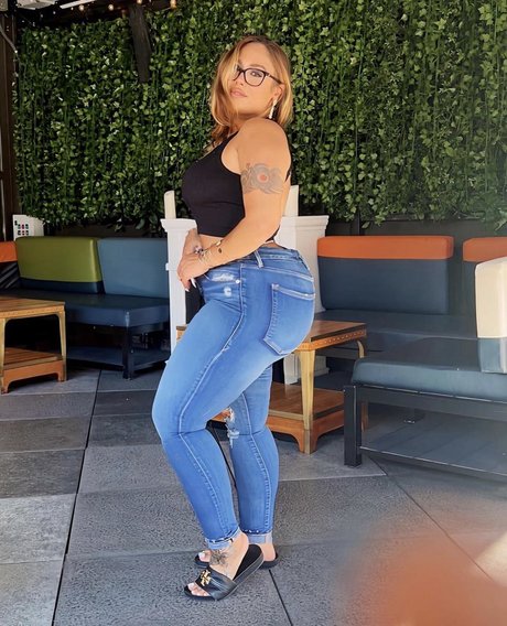 Scarlett Cakez free actress pic