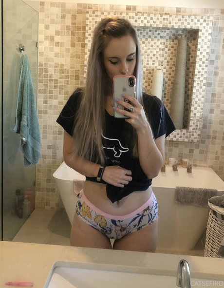 Catsefiro star naked images