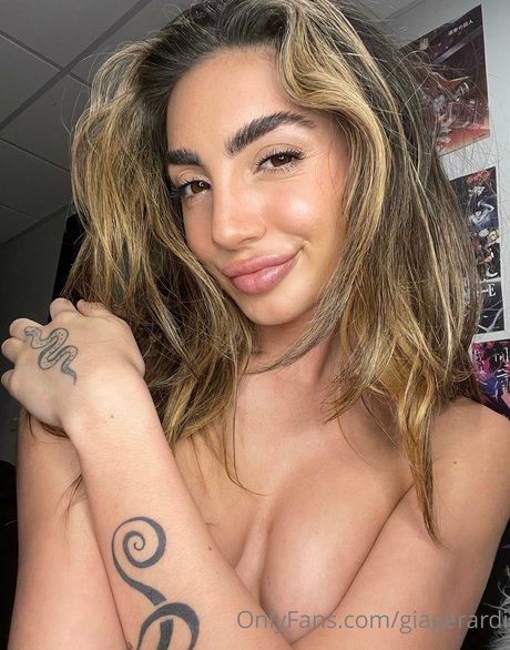 Giagerardi model exclusive pictures