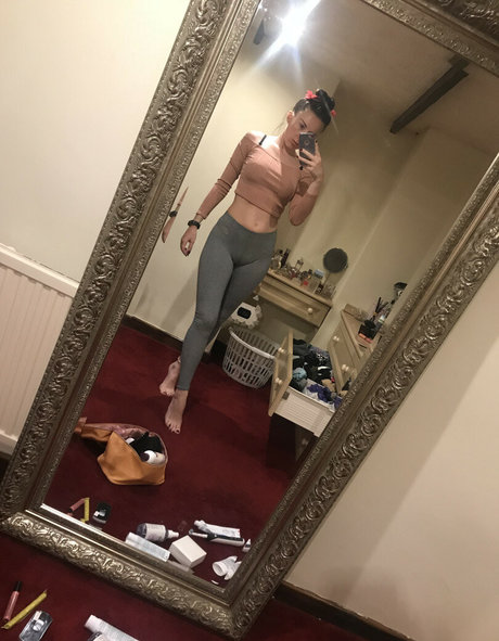 Sophia Smith sexy actress img