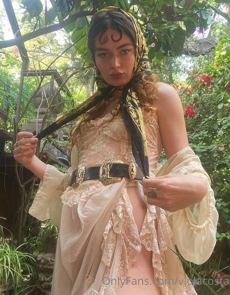 floraauclair star exclusive images