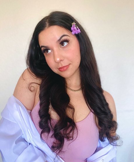 Obviously Queen model hd images