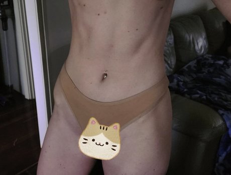 DeadlyKitten s Kofi model pornographic photo