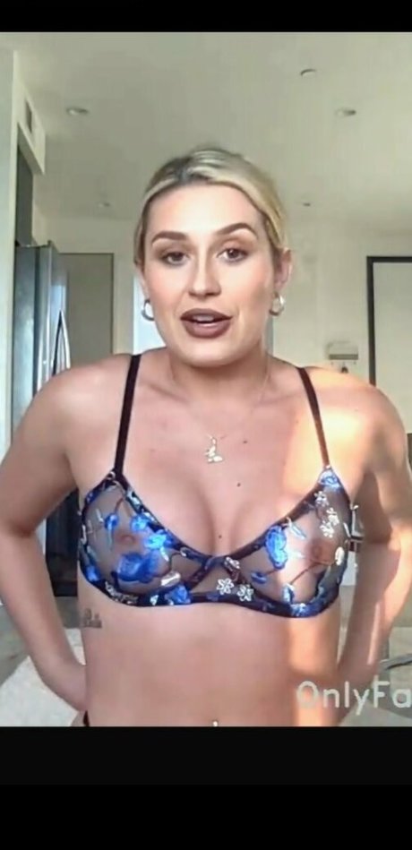 Lauren Corazza erotic star image