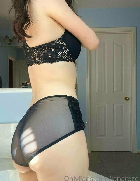 lanaroze model nudes pic