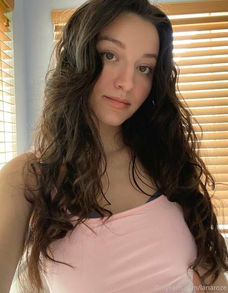 lanaroze star naked photo