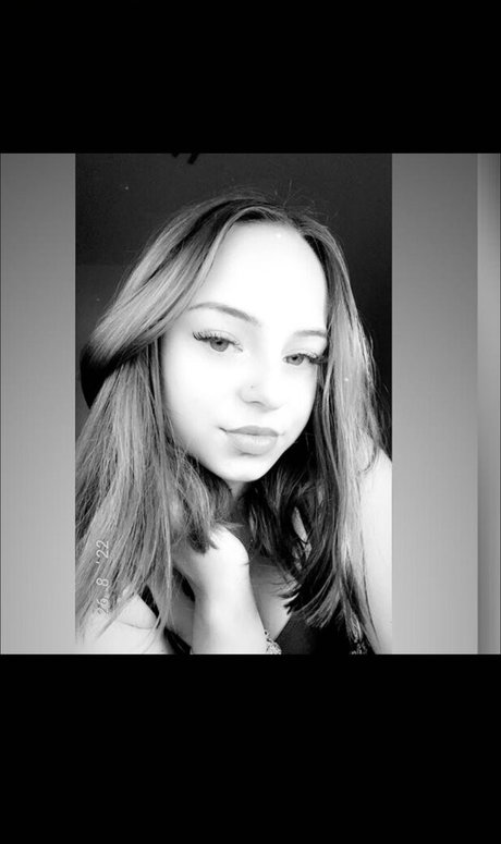 anti grn model nude image