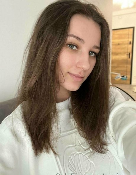 annie aa model free pictures