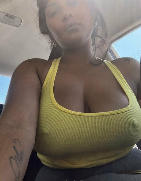 zeenath model hd pics