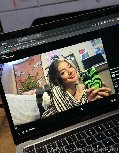 painted ladi star sexy pic