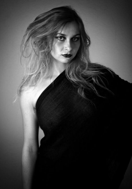 Nujolie nude model photo