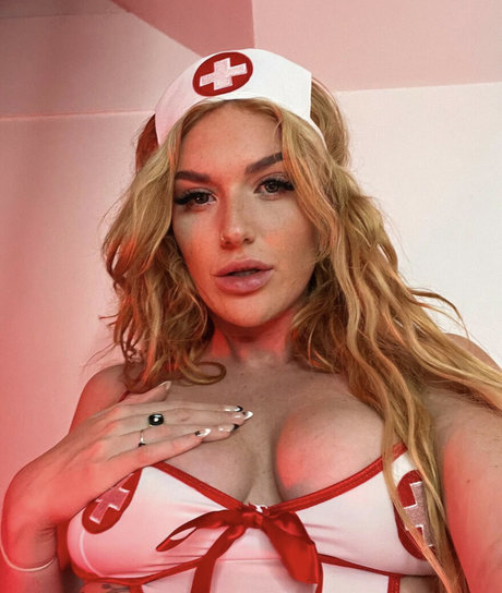 Annie Charlotte exclusive actress pic