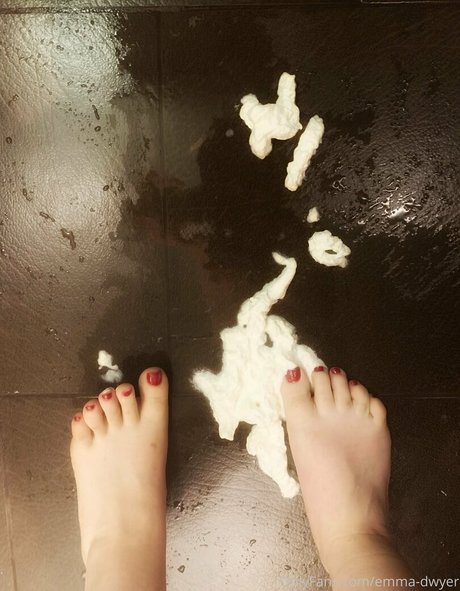 emma dwyer nude star pic