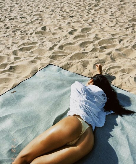 Leah Taylor erotic star images