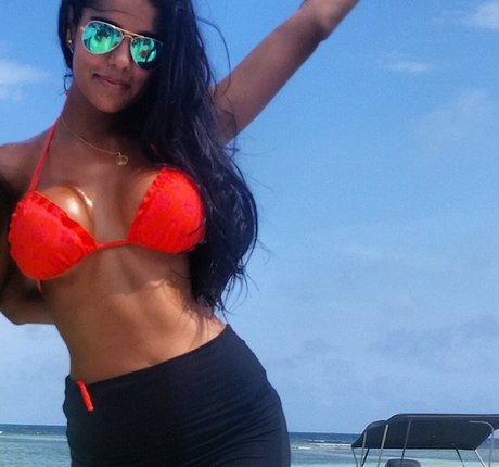 Daniela Baptista perfect actress pictures