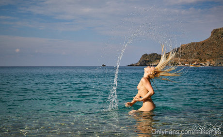 mikerhys hot star image