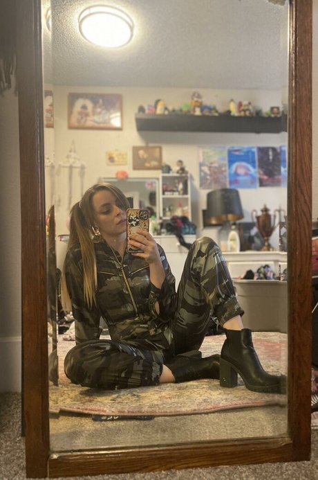 Pooky42 model pictures