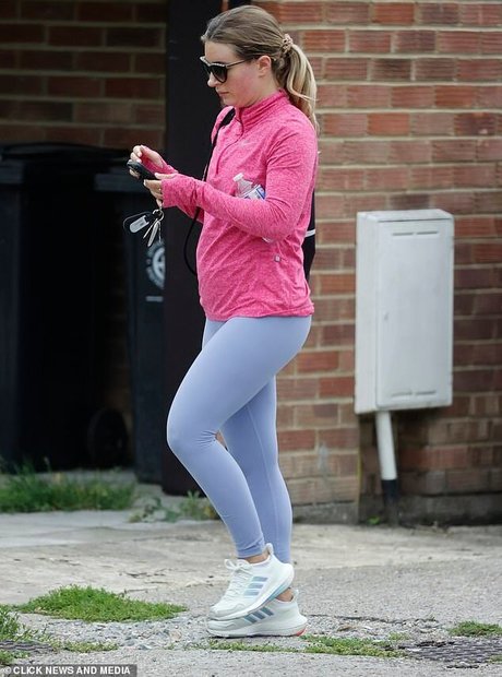 Dani Dyer art star pic