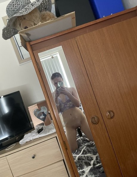 rose lizzy200345 naked actress pic