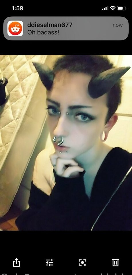 spookisideshow model pretty img