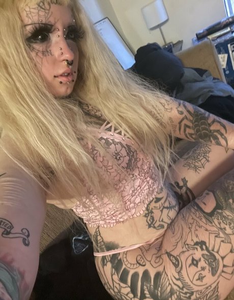 spookisideshow free model images