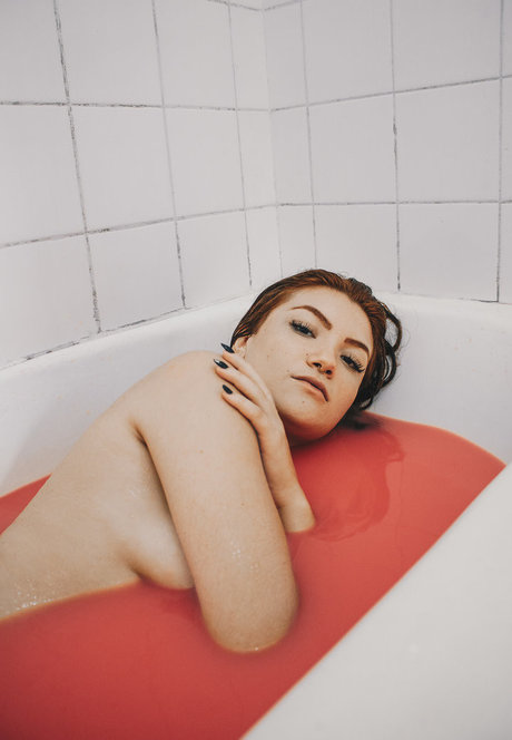 Ellora Haonne pretty actress images