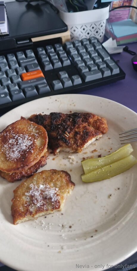 queen nevia nudes pornstar picture