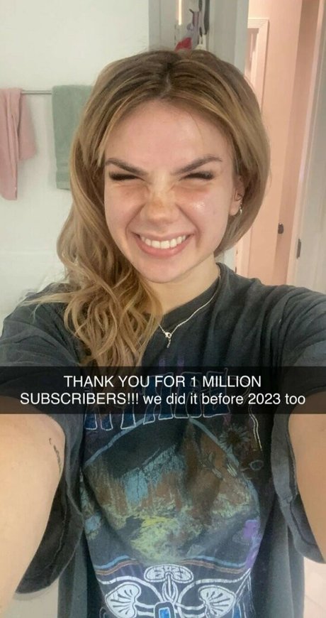 Baileyspinn star sexy pic